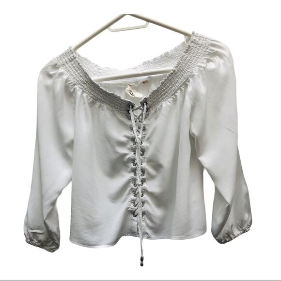 𝅺harlow Lace up off shoulder blouse - Picture 3 of 10